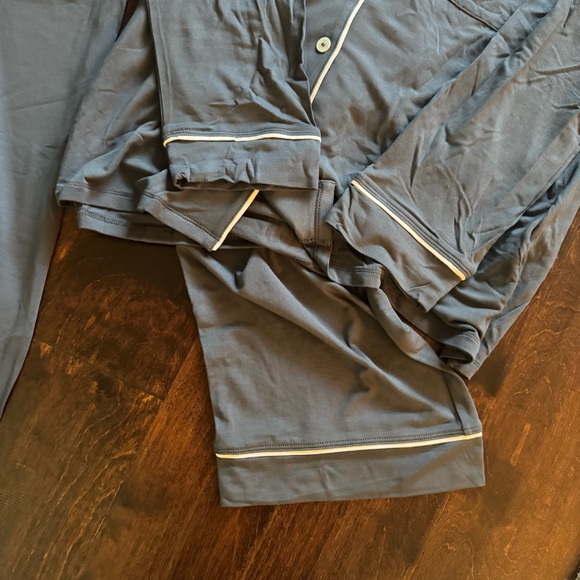 NEW WITH TAGS Eberjey Charcoal Pajama Set with White Trim - Picture 9 of 9